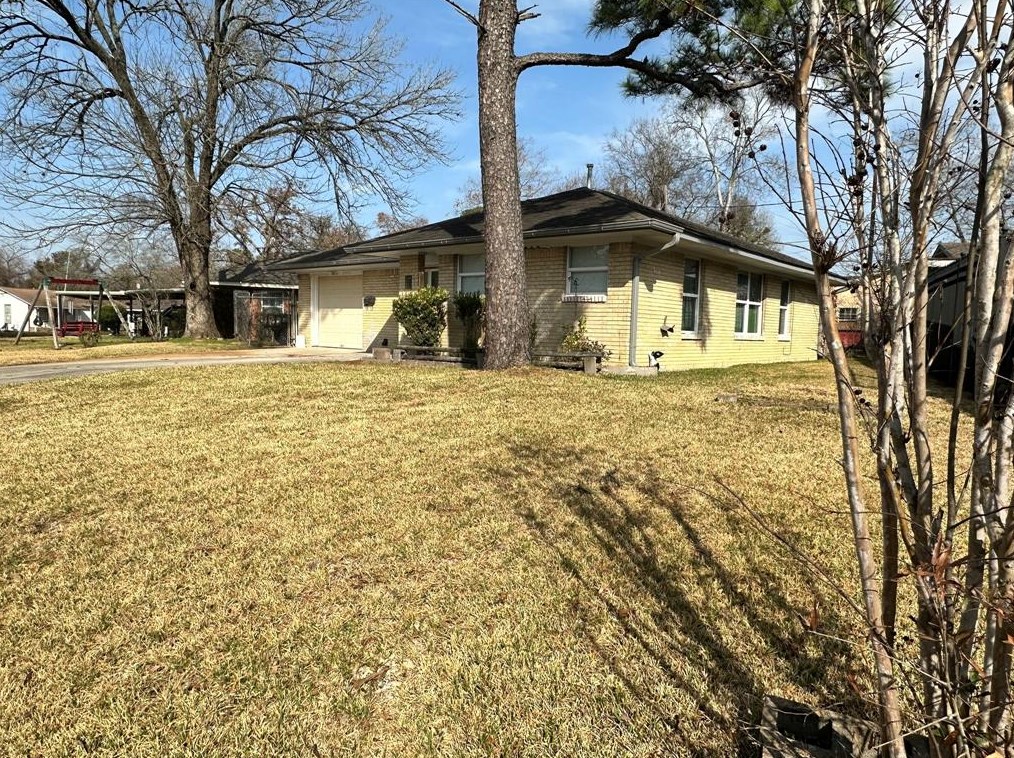 1451 Maryknoll Dr, Houston TX  77015-6135 exterior
