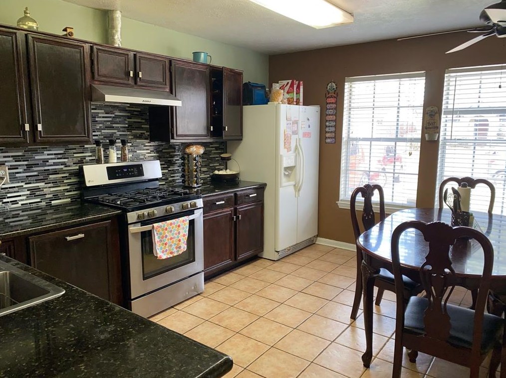 9211 Walnut Gln Dr, Houston TX  77064-9429 exterior