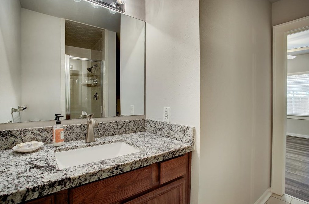 1601 Mcduffie St, Houston TX  77019-5311 exterior
