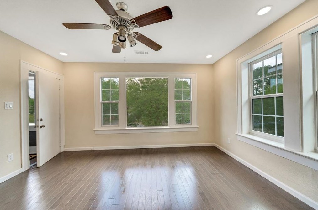 1628 Hawthorne, Houston TX  77006-4010 exterior