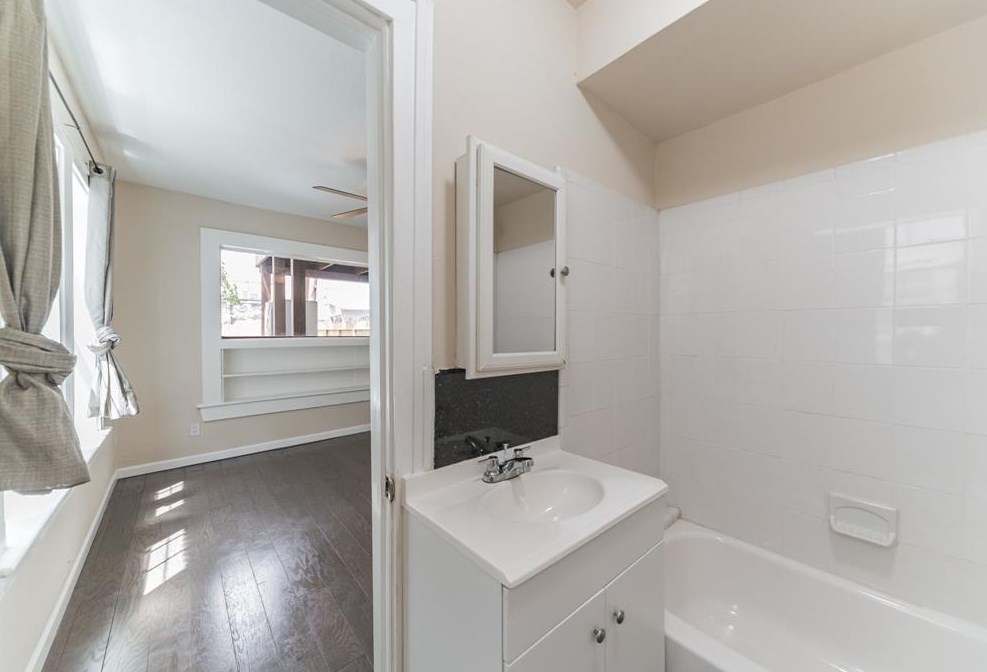 1628 Hawthorne, Houston TX  77006-4010 exterior