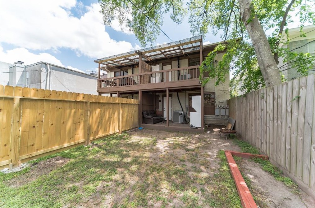 1628 Hawthorne, Houston TX  77006-4010 exterior