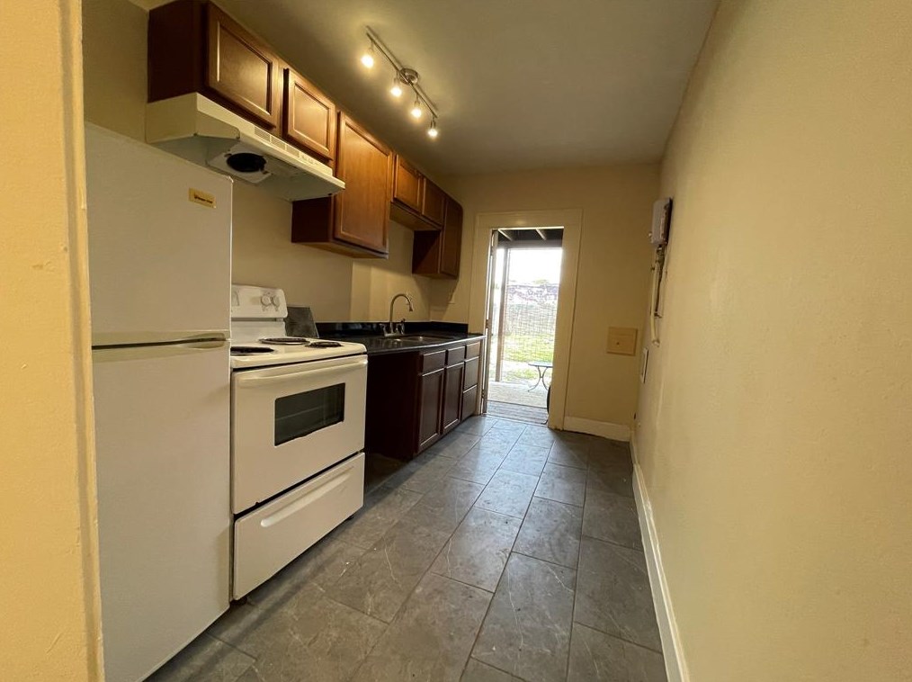 1628 Hawthorne, Houston TX  77006-4010 exterior