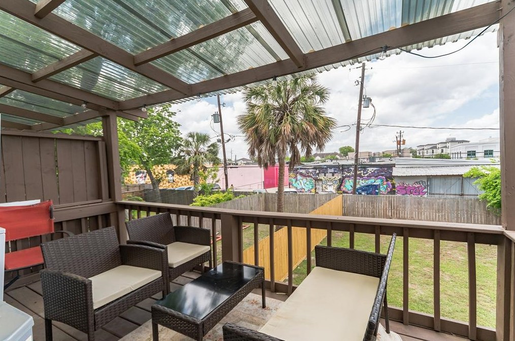 1628 Hawthorne, Houston TX  77006-4010 exterior