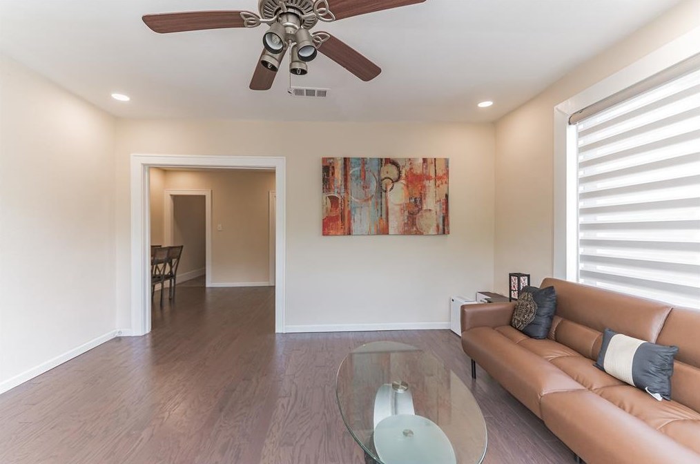 1628 Hawthorne, Houston TX  77006-4010 exterior