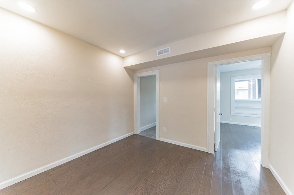 1628 Hawthorne, Houston TX  77006-4010 exterior
