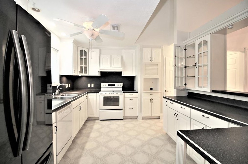 16227 Parksley Dr, Houston TX  77059-4714 exterior