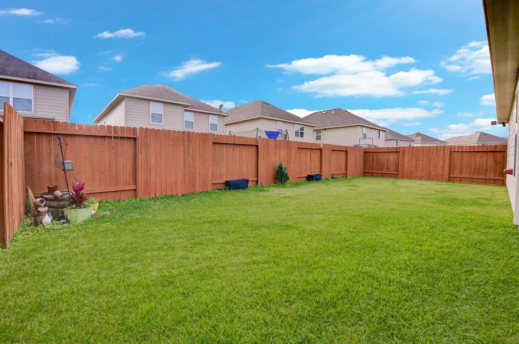 11714 Harristown Dr, Houston TX  77047-2577 exterior