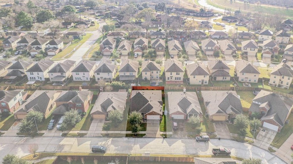 11714 Harristown Dr, Houston TX  77047-2577 exterior