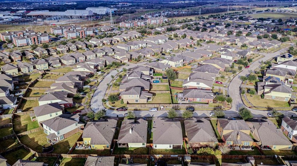 11714 Harristown Dr, Houston TX  77047-2577 exterior