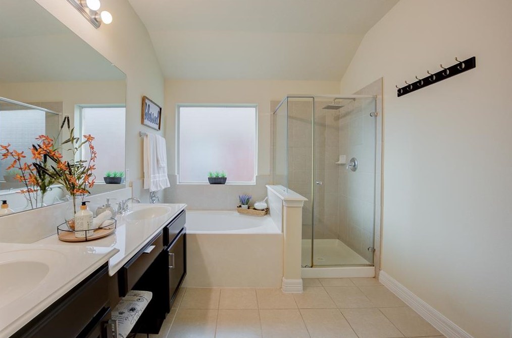 11714 Harristown Dr, Houston TX  77047-2577 exterior