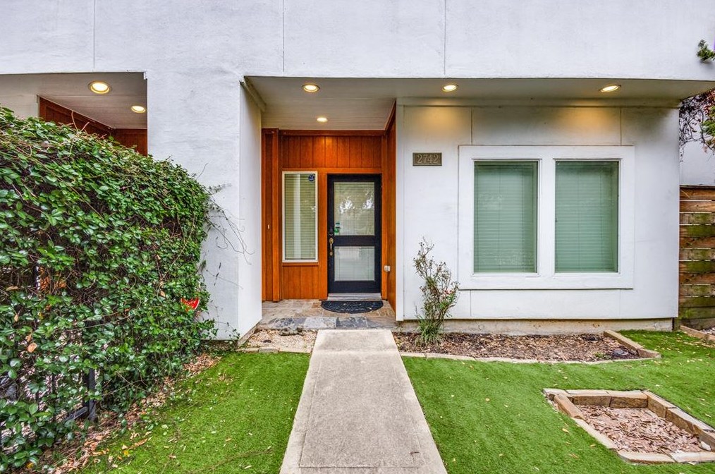 2742 Clay St, Houston TX  77003-4519 exterior