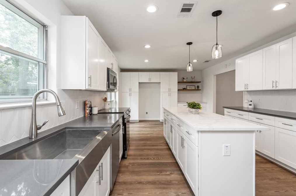 5818 Templegate Dr, Houston TX  77066-1522 exterior