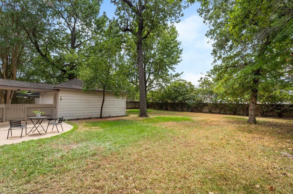 5818 Templegate Dr, Houston TX  77066-1522 exterior