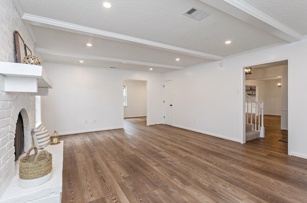5818 Templegate Dr, Houston TX  77066-1522 exterior