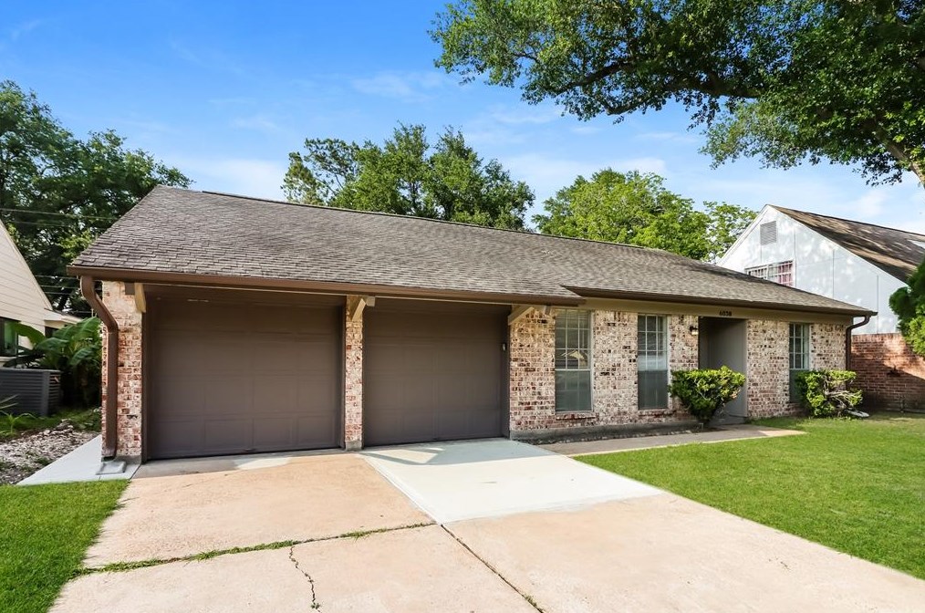 6038 Airport Blvd, Houston TX  77035-5304 exterior