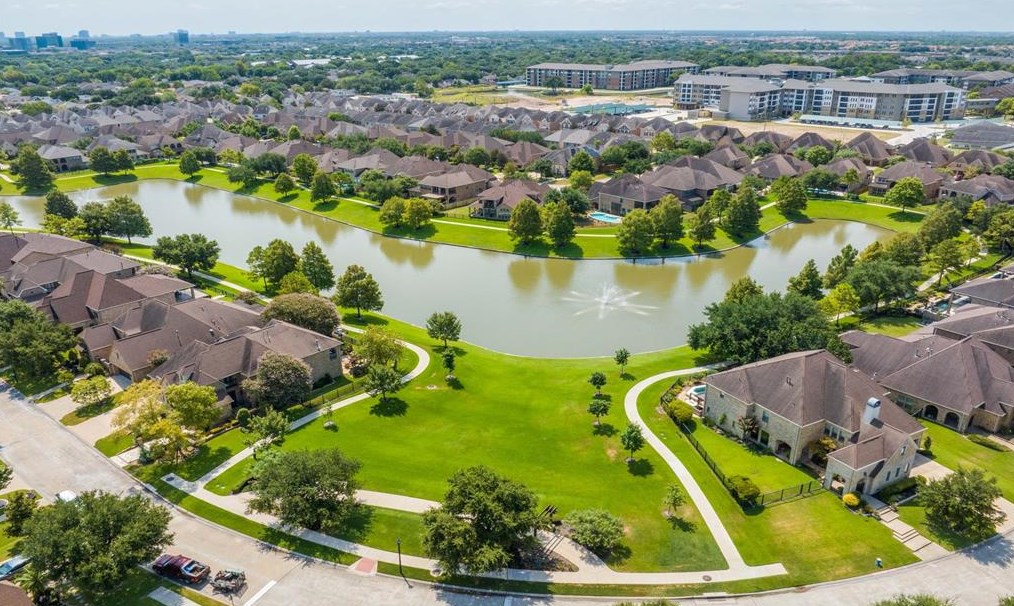1142 Glenwood Canyon Ln, Houston TX  77077-1056 exterior