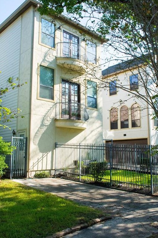 1828 Portsmouth St, Houston TX  77098-4302 exterior
