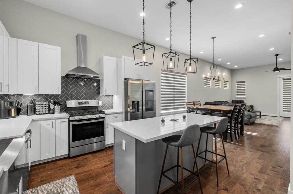 1114 15th 1/2 St, Houston TX  77008-3418 exterior