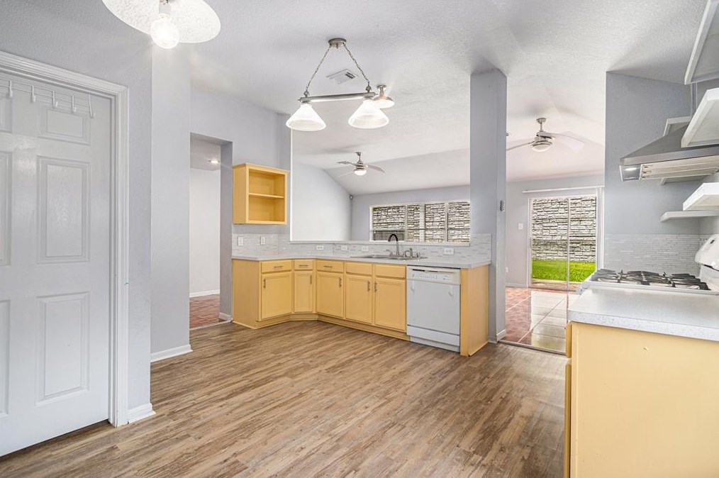 4918 Callery Crk Dr, Houston TX  77053-3128 exterior