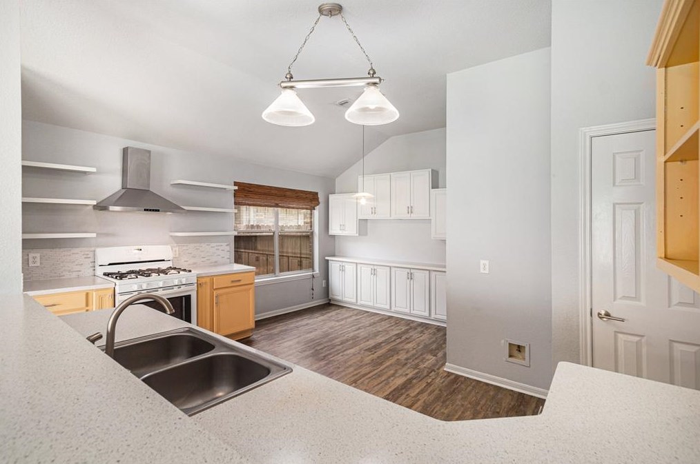 4918 Callery Crk Dr, Houston TX  77053-3128 exterior