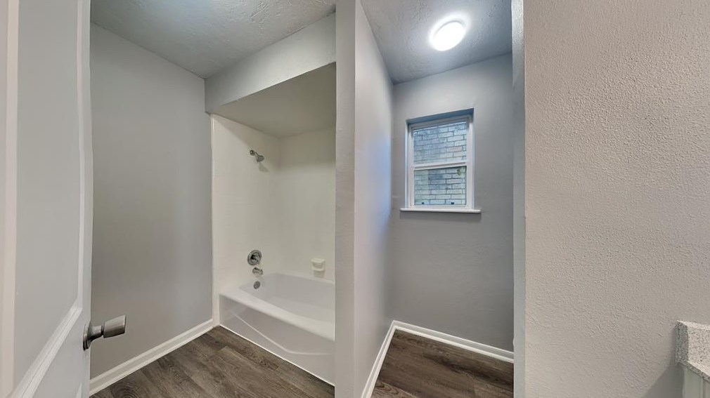 102 Old Brg Lk, Houston TX  77069-3465 exterior