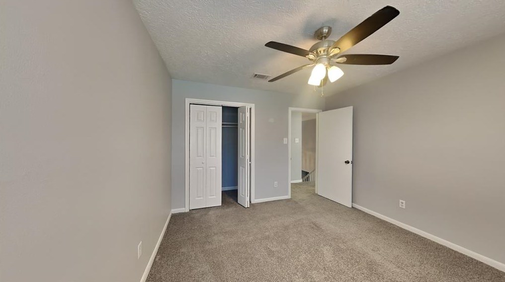 102 Old Brg Lk, Houston TX  77069-3465 exterior