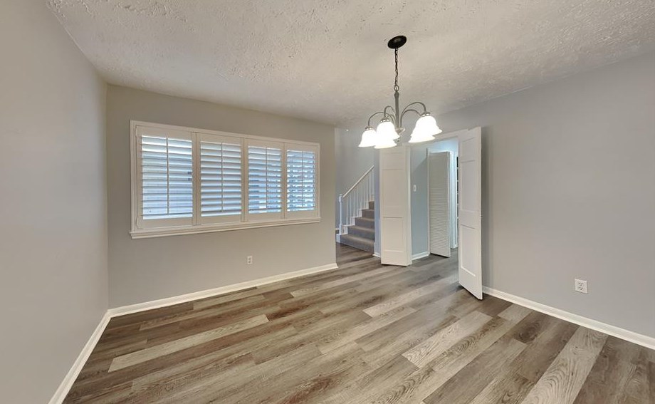 102 Old Brg Lk, Houston TX  77069-3465 exterior