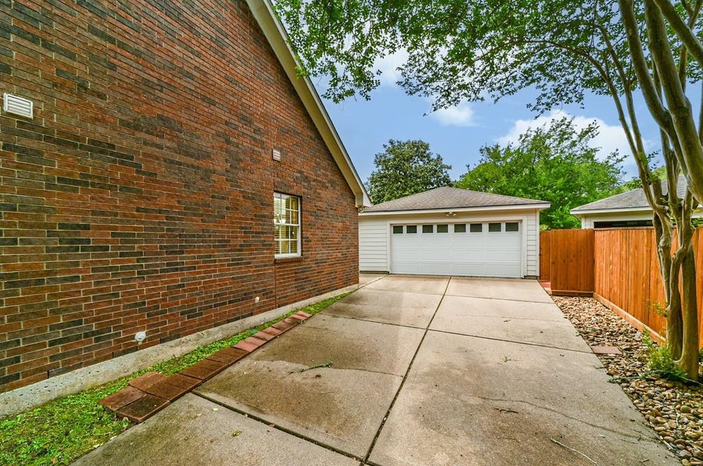 11818 Orchard Mountain Dr, Houston TX  77059-5516 exterior