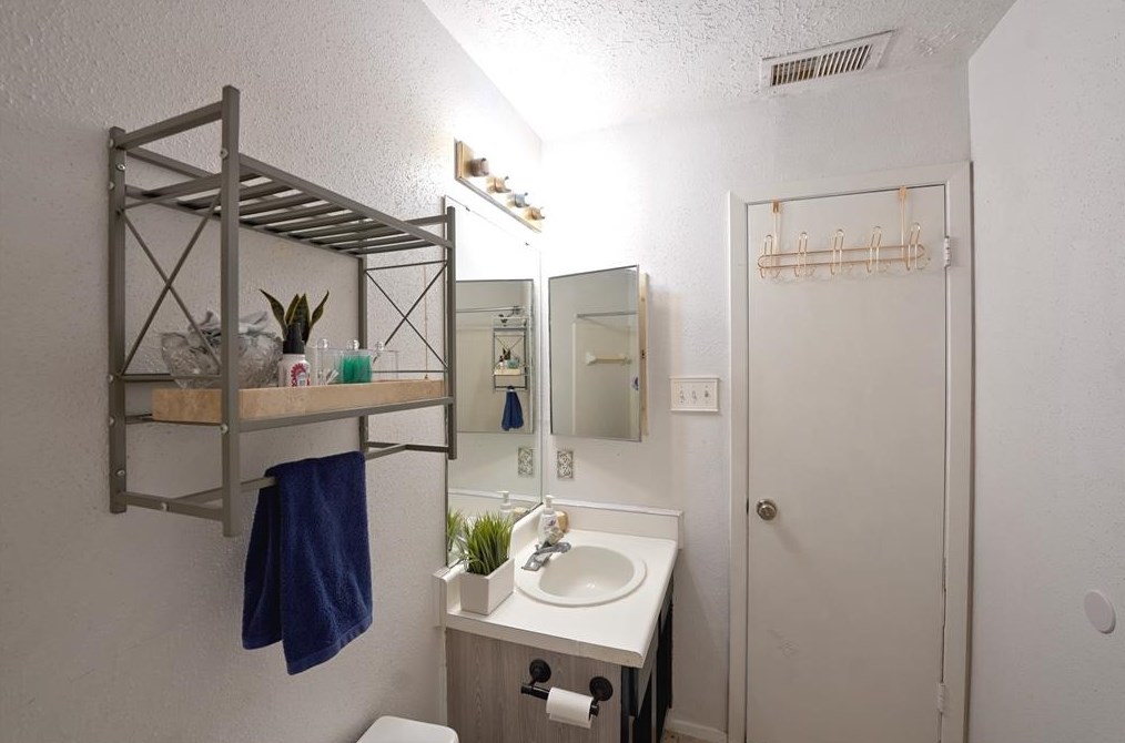 13219 Chaston Dr, Houston TX  77041-1844 exterior