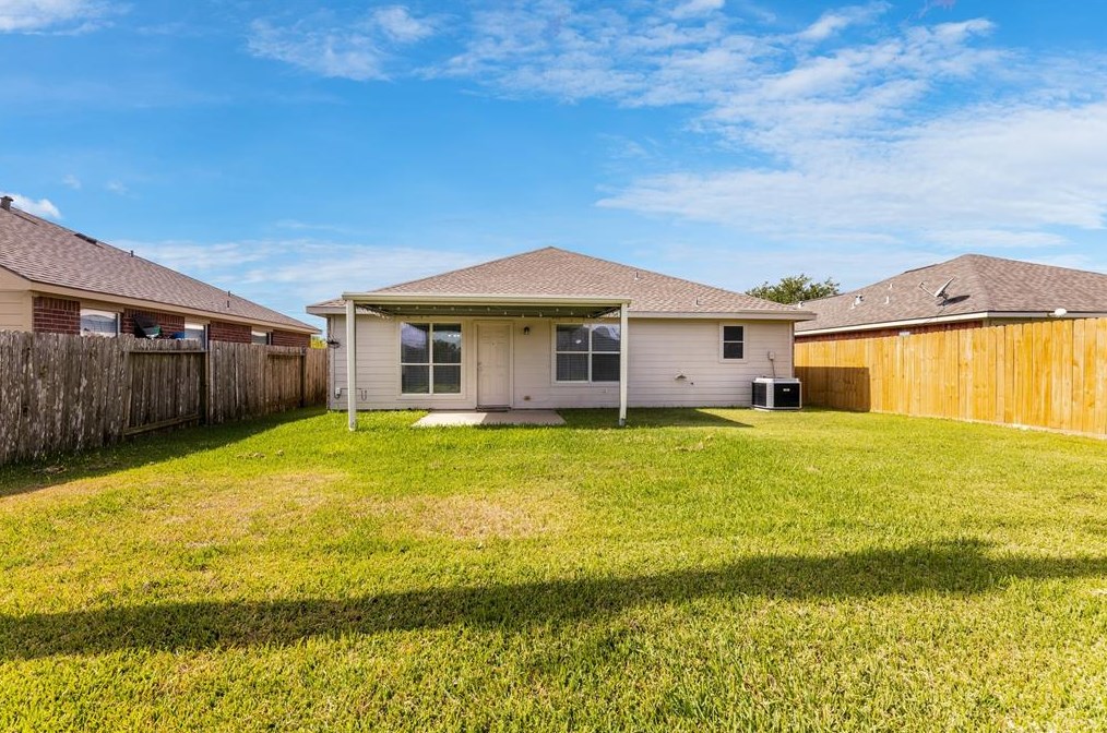 15114 Diamond Way, Baytown TX  77523-2571 exterior