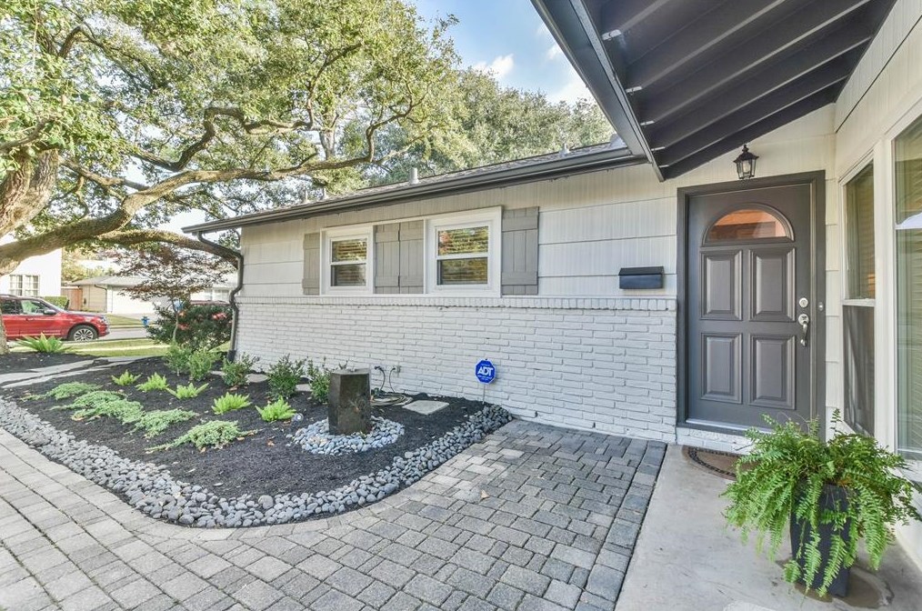 5421 Judalon Ln, Houston TX  77056-7222 exterior