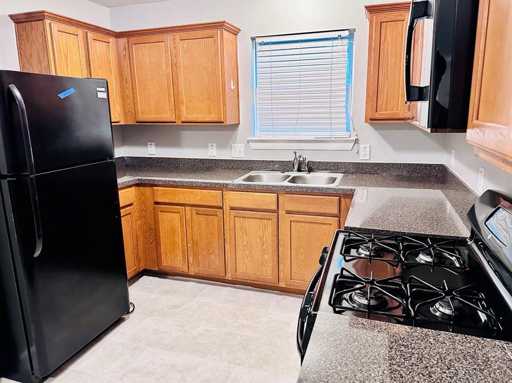 2005 Utah St, Baytown TX  77520-6151 exterior