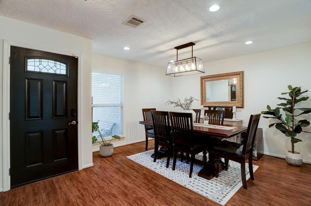 9275 Mcdade, Houston TX  77080-2918 exterior