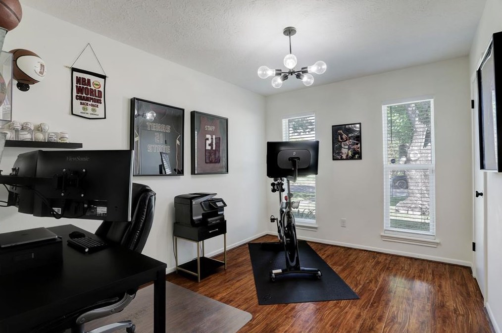 9275 Mcdade, Houston TX  77080-2918 exterior