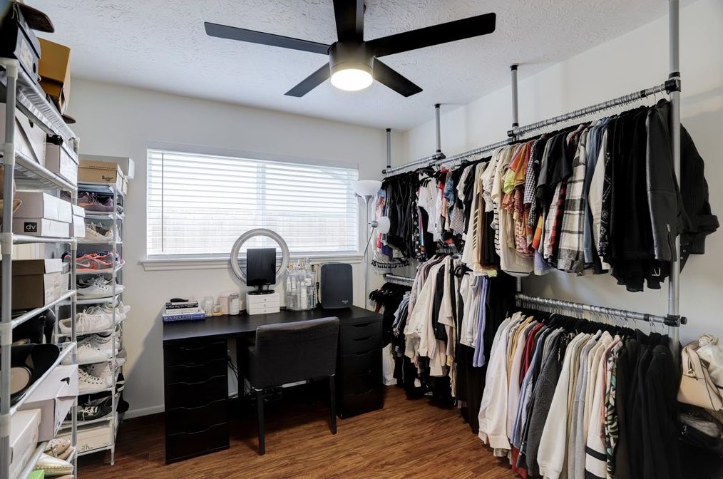 9275 Mcdade, Houston TX  77080-2918 exterior
