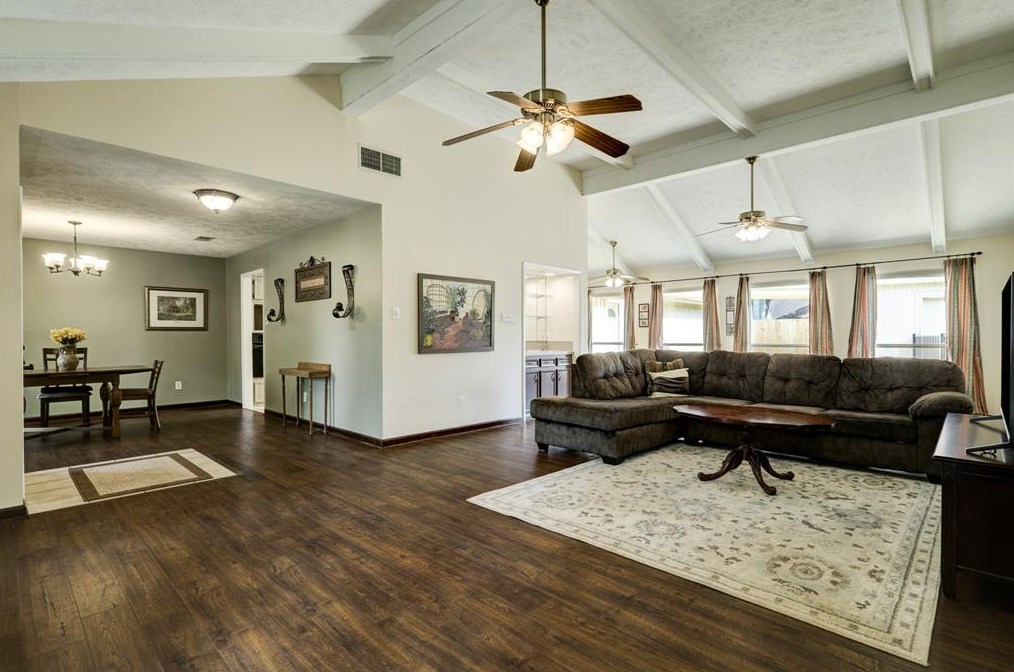 3022 Blue Mdw Cir, Sugar Land TX  exterior