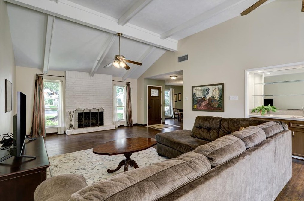 3022 Blue Mdw Cir, Sugar Land TX  exterior