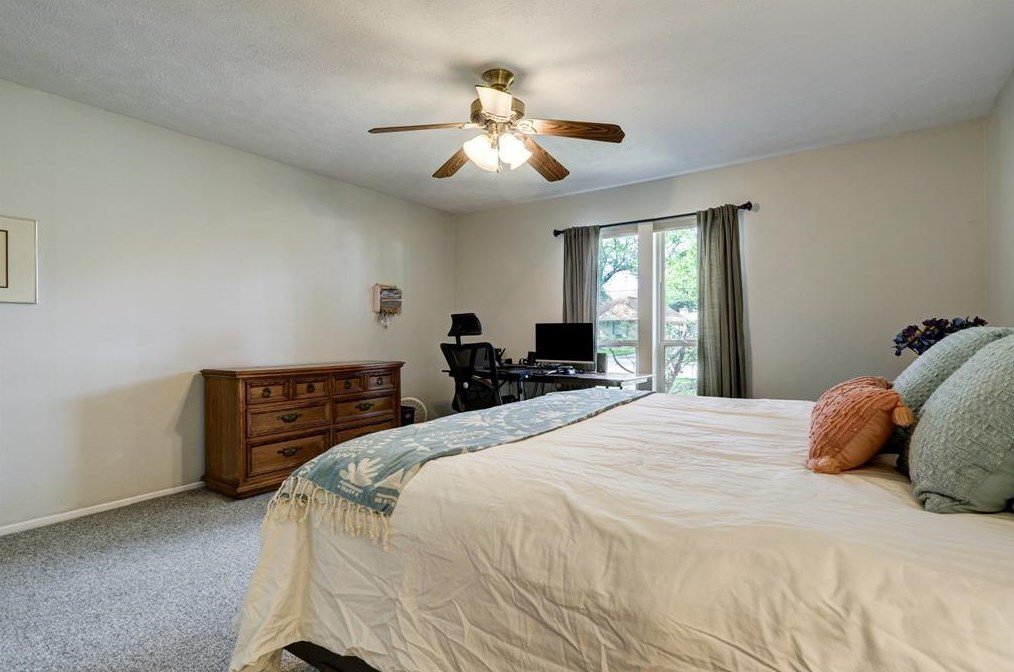 3022 Blue Mdw Cir, Sugar Land TX  exterior