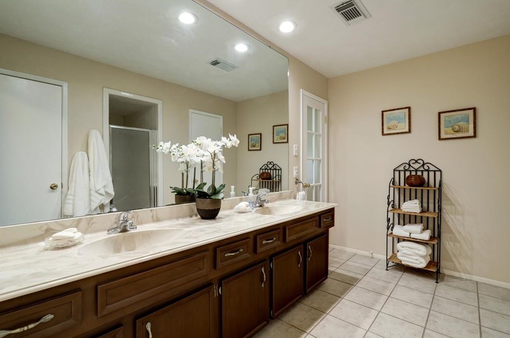 3022 Blue Mdw Cir, Sugar Land TX  exterior