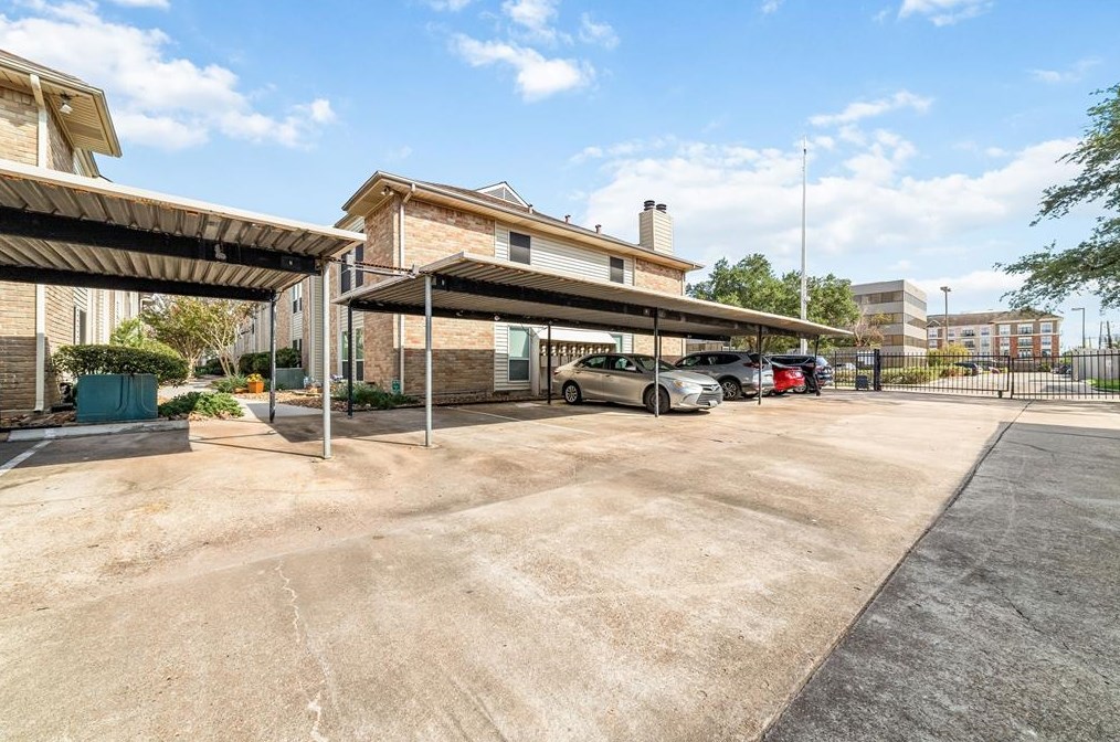 2300 Augusta Dr, Houston TX  77057-4773 exterior
