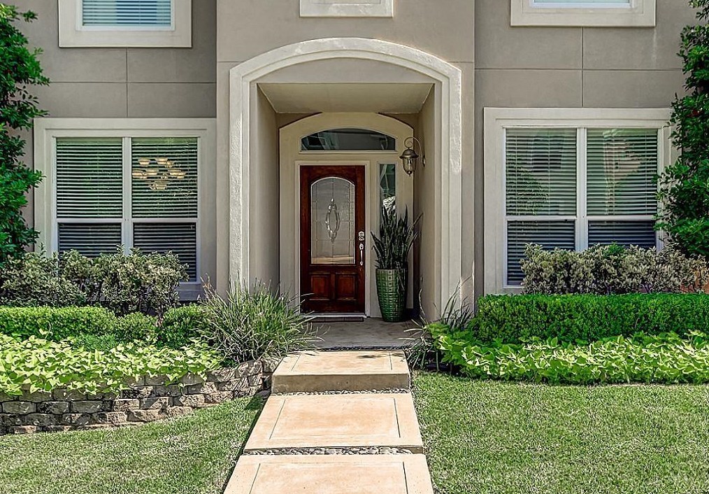11114 Sherwood Garden Dr, Houston TX  77043-4695 exterior