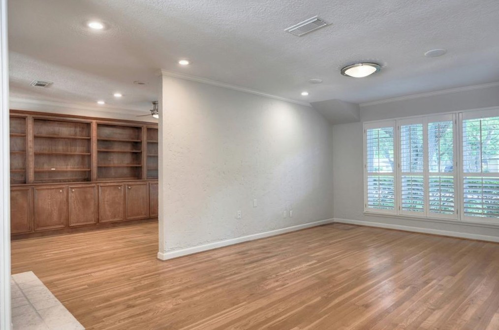 4327 Silverwood Dr, Houston TX  77035-3635 exterior