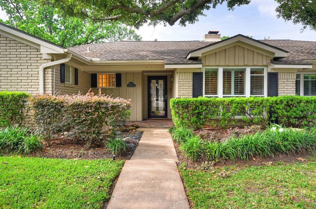 4327 Silverwood Dr, Houston TX  77035-3633 exterior