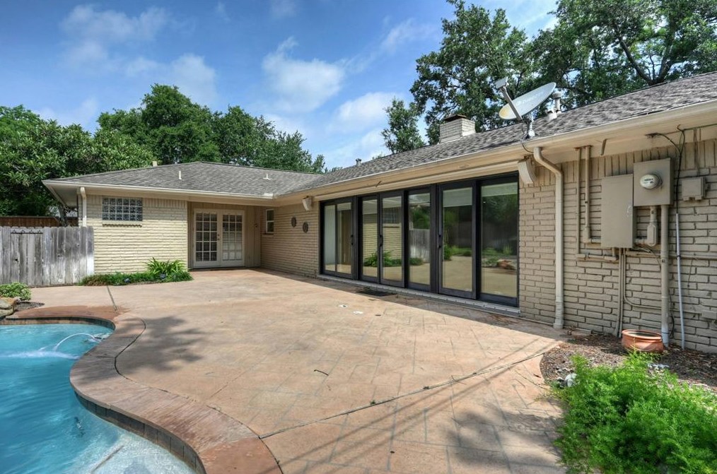 4327 Silverwood Dr, Houston TX  77035-3635 exterior