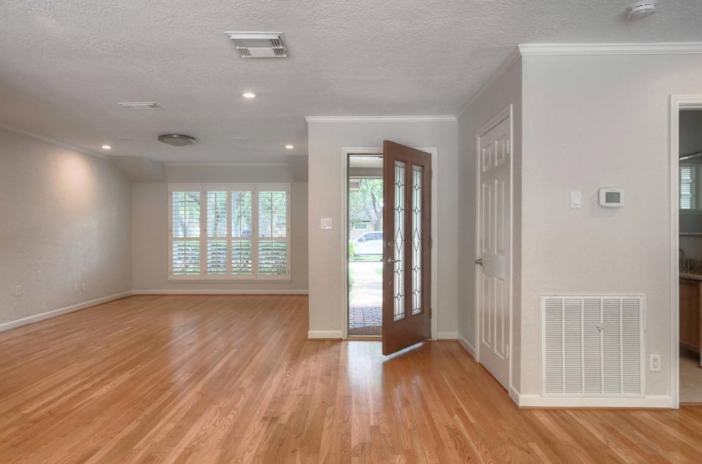 4327 Silverwood Dr, Houston TX  77035-3635 exterior