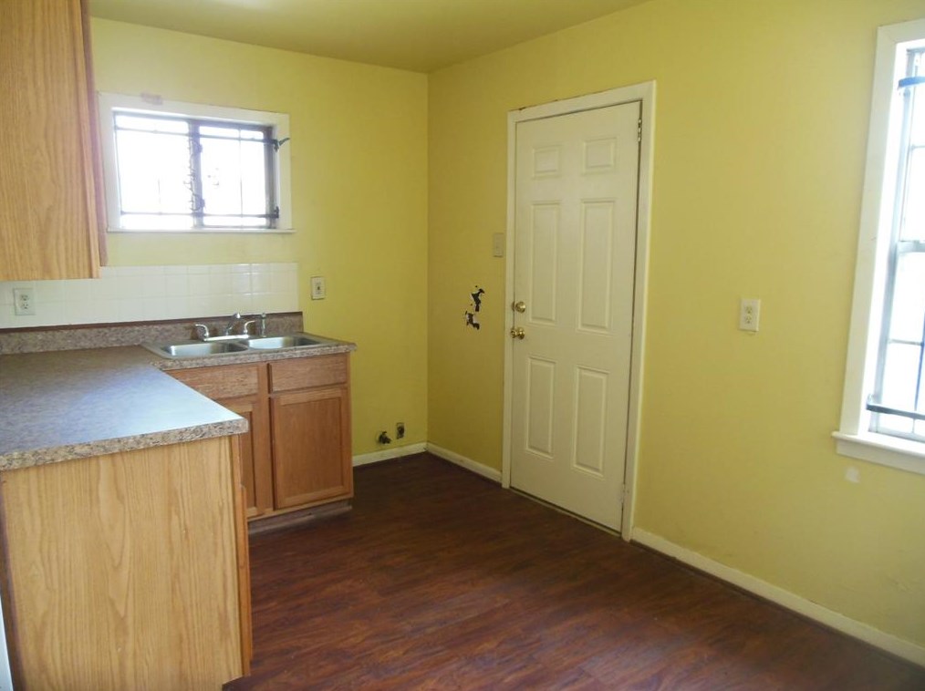 8110 Livingston, Houston TX 77051-1421 exterior