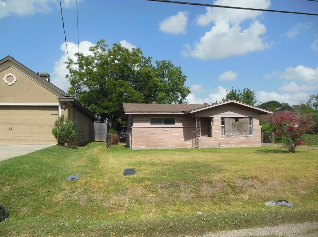 8110 Livingston, Houston TX 77051-1421 exterior
