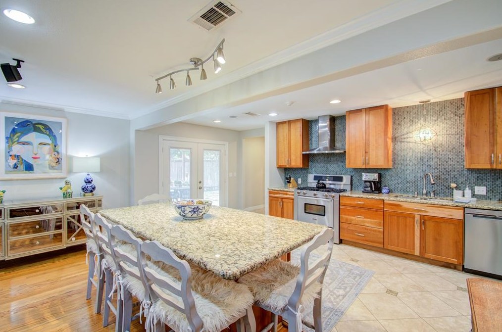 2319 Wilde Rock Way, Houston TX  77018-7147 exterior