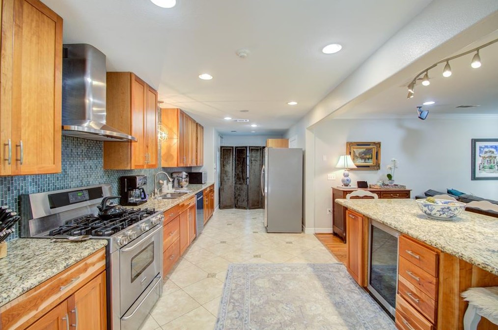 2319 Wilde Rock Way, Houston TX  77018-7147 exterior